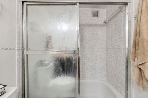 Condominio en venta en Hallandale Beach, Florida, 1 dormitorio, 102.19 m2 № 1991537 - foto 14