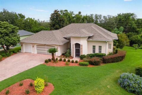 Villa ou maison à vendre à Lady Lake, Floride: 3 chambres, 212.19 m2 № 1914737 - photo 1