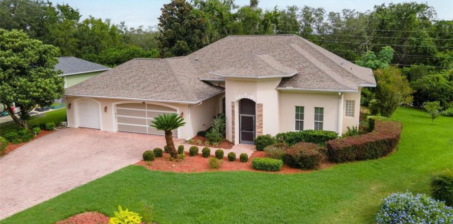 Villa ou maison à Lady Lake, Floride 3 chambres, 212.19 m2 № 1914737