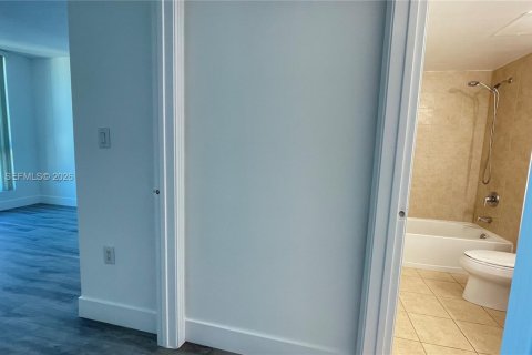 Copropriété à vendre à Miami, Floride: 1 chambre, 74.04 m2 № 2057469 - photo 5