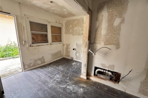 Propiedad comercial en alquiler en Haines City, Florida, 126.25 m2 № 1899468 - foto 15