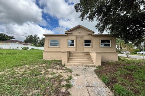 Propiedad comercial en alquiler en Haines City, Florida, 126.25 m2 № 1899468 - foto 1