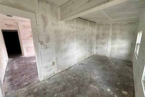 Propiedad comercial en alquiler en Haines City, Florida, 126.25 m2 № 1899468 - foto 3