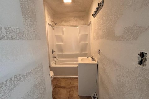 Propiedad comercial en alquiler en Haines City, Florida, 126.25 m2 № 1899468 - foto 10