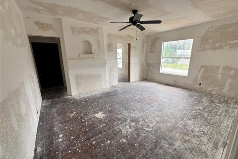 Propiedad comercial en alquiler en Haines City, Florida, 126.25 m2 № 1899468 - foto 5