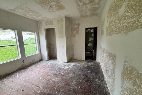 Propiedad comercial en alquiler en Haines City, Florida, 126.25 m2 № 1899468 - foto 12