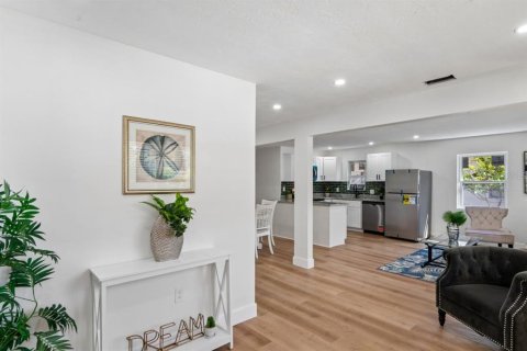 Villa ou maison à vendre à Saint Petersburg, Floride: 3 chambres, 98.85 m2 № 2430983 - photo 4