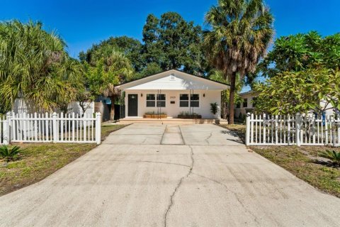 Villa ou maison à Saint Petersburg, Floride 3 chambres, 98.85 m2 № 2430983