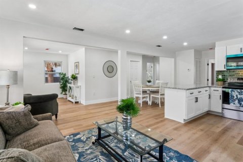 Villa ou maison à vendre à Saint Petersburg, Floride: 3 chambres, 98.85 m2 № 2430983 - photo 9