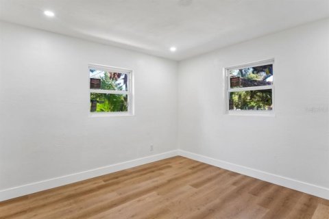 Villa ou maison à vendre à Saint Petersburg, Floride: 3 chambres, 98.85 m2 № 2430983 - photo 23
