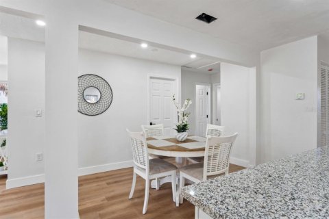 Villa ou maison à vendre à Saint Petersburg, Floride: 3 chambres, 98.85 m2 № 2430983 - photo 17