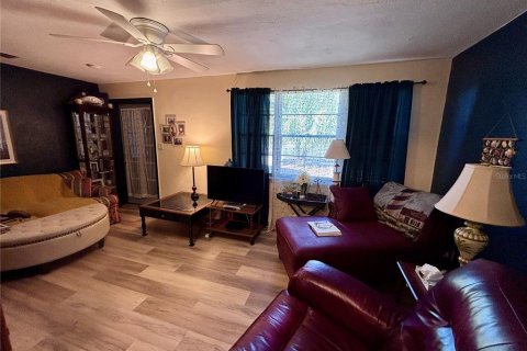 House in Gainesville, Florida 2 bedrooms, 100.33 sq.m. № 2098424 - photo 2