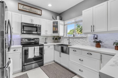 Купить виллу или дом в Хомстед, Флорида 3 спальни, 135.27м2, № 1928323 - фото 12