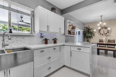 Купить виллу или дом в Хомстед, Флорида 3 спальни, 135.27м2, № 1928323 - фото 13