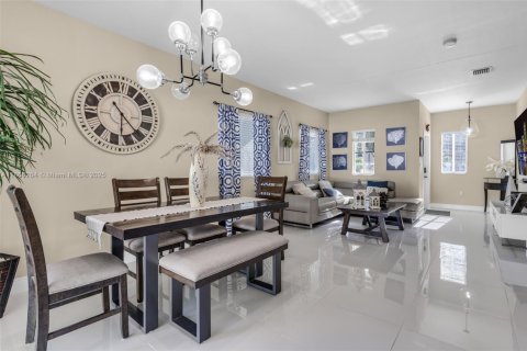 Купить виллу или дом в Хомстед, Флорида 3 спальни, 135.27м2, № 1928323 - фото 1