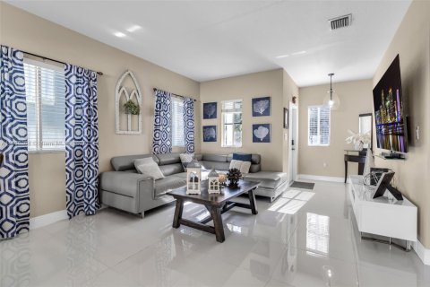 Купить виллу или дом в Хомстед, Флорида 3 спальни, 135.27м2, № 1928323 - фото 4