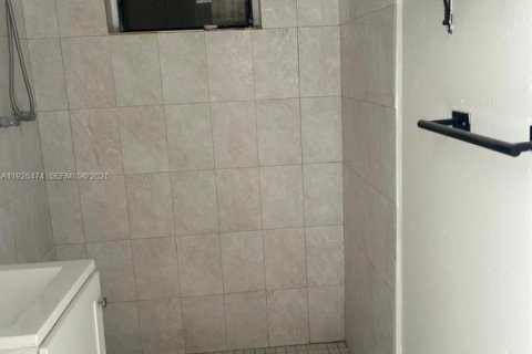 House in Hialeah, Florida 1 bedroom, 148.64 sq.m. № 1986351 - photo 7
