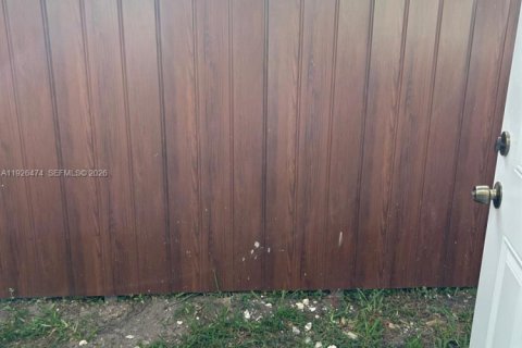 House in Hialeah, Florida 1 bedroom, 148.64 sq.m. № 1986351 - photo 8