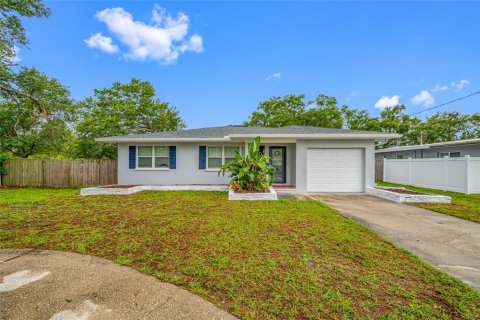 House in Clearwater, Florida 3 bedrooms, 167.78 sq.m. № 1773262 - photo 1