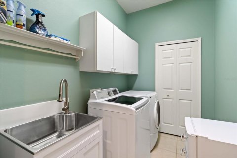 House in Sarasota, Florida 4 bedrooms, 280.75 sq.m. № 1775532 - photo 24