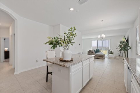 House in Seffner, Florida 4 bedrooms, 193.05 sq.m. № 1582220 - photo 18