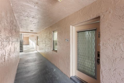Condo in Lauderdale Lakes, Florida, 2 bedrooms  № 1726584 - photo 17