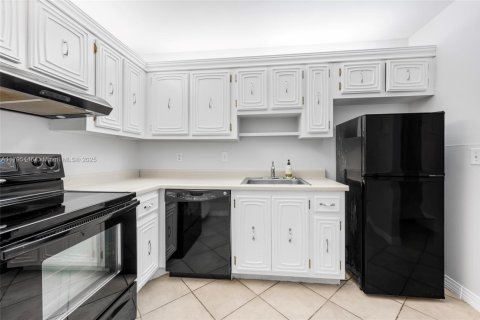 Condo in Lauderdale Lakes, Florida, 2 bedrooms  № 1726584 - photo 3
