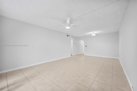 Condo in Lauderdale Lakes, Florida, 2 bedrooms  № 1726584 - photo 5