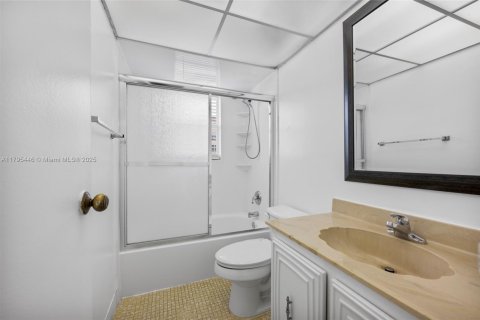 Condo in Lauderdale Lakes, Florida, 2 bedrooms  № 1726584 - photo 7