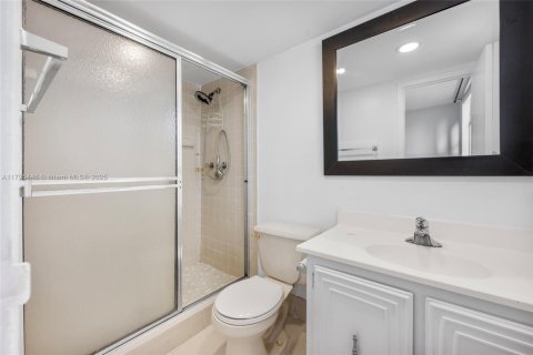 Condo in Lauderdale Lakes, Florida, 2 bedrooms  № 1726584 - photo 11