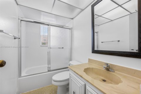 Condo in Lauderdale Lakes, Florida, 2 bedrooms  № 1726584 - photo 4
