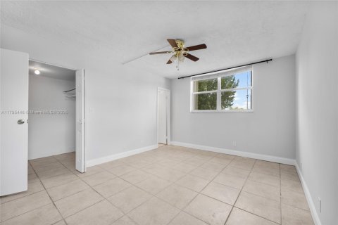 Condo in Lauderdale Lakes, Florida, 2 bedrooms  № 1726584 - photo 13