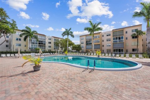 Condo in Lauderdale Lakes, Florida, 2 bedrooms  № 1726584 - photo 21