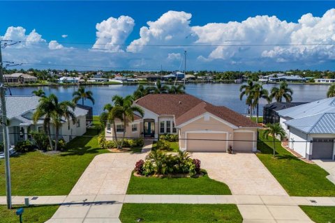 Casa en Port Charlotte, Florida 3 dormitorios, 181.72 m2 № 2219765