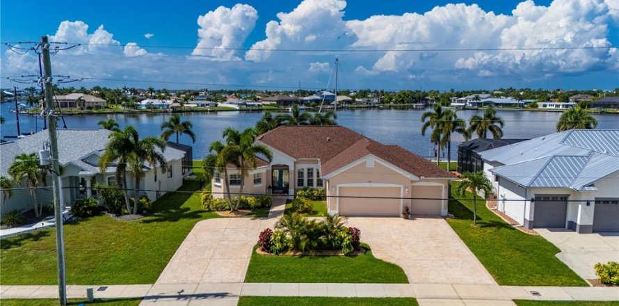 Casa en Port Charlotte, Florida 3 dormitorios, 181.72 m2 № 2219765