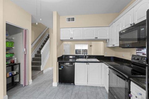 Touwnhouse à vendre à Dania Beach, Floride: 2 chambres, 103.12 m2 № 2173156 - photo 13