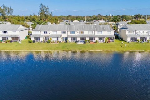 Touwnhouse à vendre à Dania Beach, Floride: 2 chambres, 103.12 m2 № 2173156 - photo 4