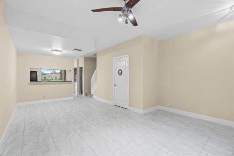 Touwnhouse à vendre à Dania Beach, Floride: 2 chambres, 103.12 m2 № 2173156 - photo 9