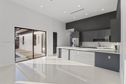 Купить виллу или дом в Лихай-Эйкерс, Флорида 4 спальни, № 1998919 - фото 8