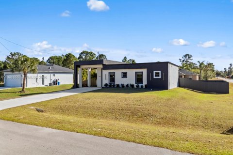 Купить виллу или дом в Лихай-Эйкерс, Флорида 4 спальни, № 1998919 - фото 2