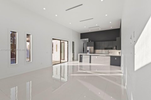 Купить виллу или дом в Лихай-Эйкерс, Флорида 4 спальни, № 1998919 - фото 12