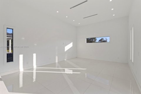 Купить виллу или дом в Лихай-Эйкерс, Флорида 4 спальни, № 1998919 - фото 11