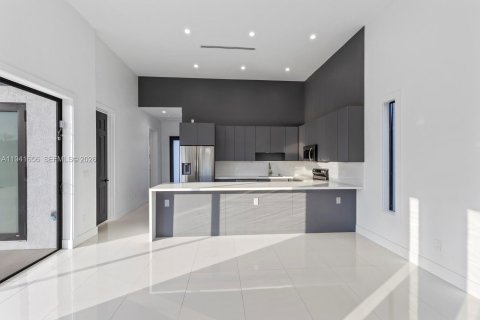 Купить виллу или дом в Лихай-Эйкерс, Флорида 4 спальни, № 1998919 - фото 7