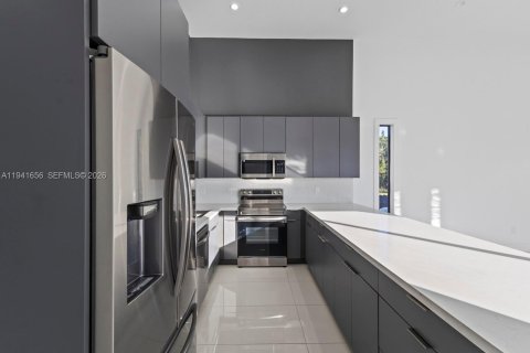 Купить виллу или дом в Лихай-Эйкерс, Флорида 4 спальни, № 1998919 - фото 9