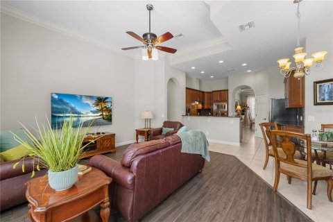 House in Davenport, Florida 6 bedrooms, 310.48 sq.m. № 1816711 - photo 14