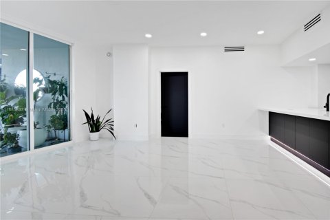 Купить кондоминиум в Майами, Флорида 2 спальни, 134.89м2, № 1932562 - фото 6