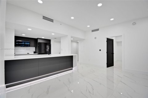 Купить кондоминиум в Майами, Флорида 2 спальни, 134.89м2, № 1932562 - фото 3