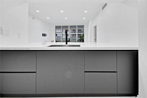 Купить кондоминиум в Майами, Флорида 2 спальни, 134.89м2, № 1932562 - фото 8