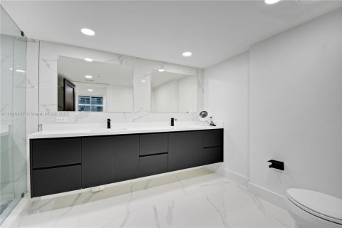 Купить кондоминиум в Майами, Флорида 2 спальни, 134.89м2, № 1932562 - фото 13