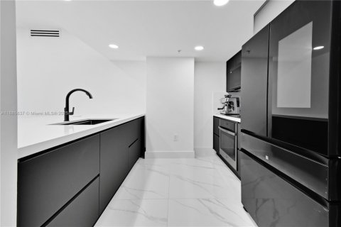 Купить кондоминиум в Майами, Флорида 2 спальни, 134.89м2, № 1932562 - фото 7